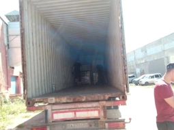 Выгрузили запчасти